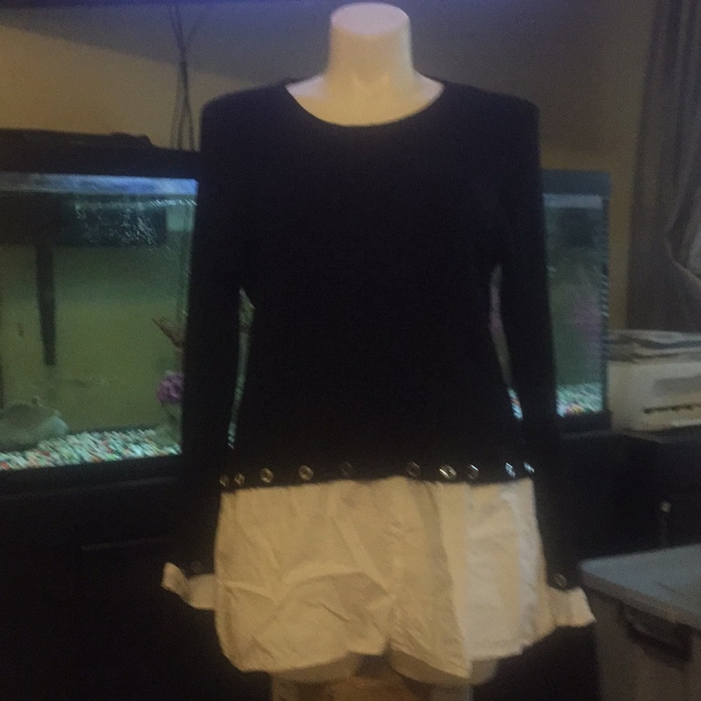 Black Ribbed Knit Blouse with White Cotton bottom